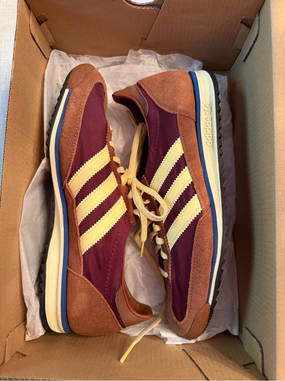 Adidas Originals Retro Running Sneakers Burgundy & Cream Suede Nylon Size 7.5 - Picture 2 of 8